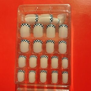 NWOT Women Press On Nails